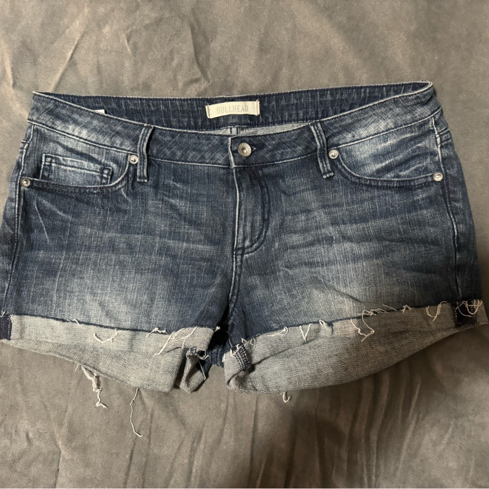 Bullhead distressed dark blue jean shorts. Size juniors 13!